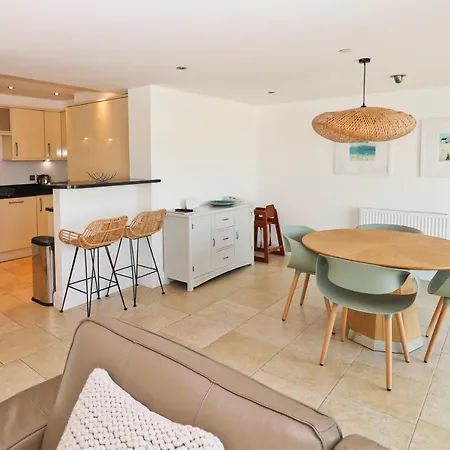 By The The Foxcove Apartment Saint Merryn